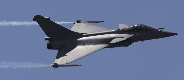 Dassault Rafale, jato francês, faz um voo de demonstração - Sputnik Brasil