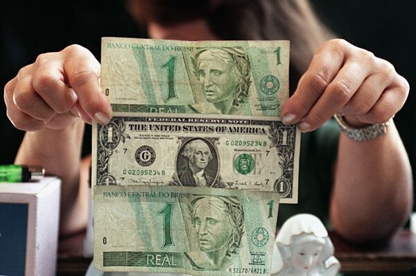 Fuga de capitais em 2020 e questões estruturais e circunstanciais podem afetar crescimento do Brasil - Sputnik Brasil