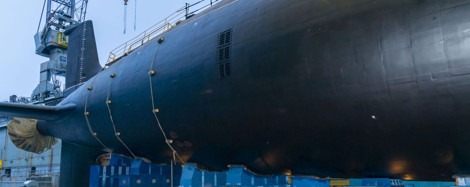 Lançamento ao mar do submarino nuclear do projeto Yasen-M em Severodvinsk - Sputnik Brasil, 1920, 27.07.2025