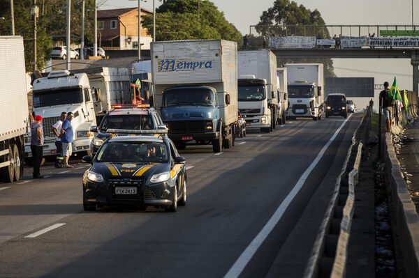 COVID-19 avança pelo interior, mas pode retornar às capitais do Brasil, alertam especialistas - Sputnik Brasil