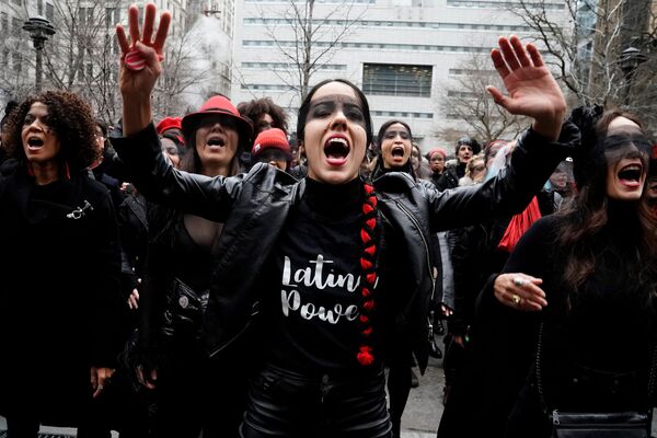Mulheres protestam nas ruas de Nova York, nos EUA - Sputnik Brasil