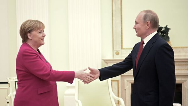 Presidente russo Vladimir Putin e a chanceler alemã Angela Merkel durante reunião - Sputnik Brasil