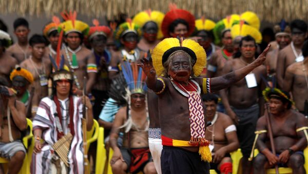 Cacique Raoni Metuktire, líder indígena da tribo Kayapo, durante encontro indígena na Vila de Piaraçu, no Parque Nacional do Xingu, em Mato Grosso, Brasil - Sputnik Brasil