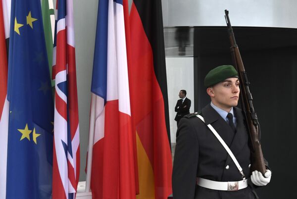 Conflito na Líbia: Berlim recebe líderes de peso para concluir diálogo iniciado por Moscou e Ancara Conflito na Líbia: Berlim recebe líderes de peso para concluir diálogo iniciado por Moscou e Ancara - Sputnik Brasil