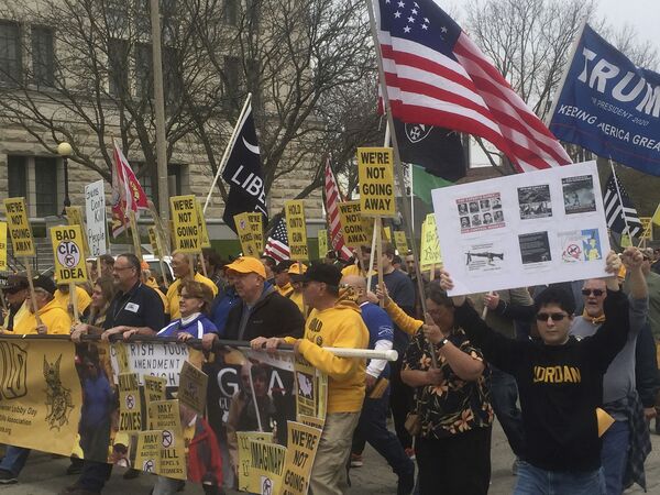 Comércio de armas: medidas da Casa Branca para facilitar exportação de armas devem impactar o Brasil - Sputnik Brasil