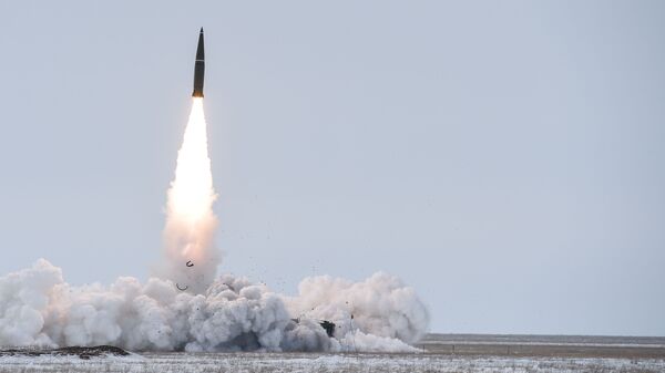 Lançamento de um míssil tático móvel Iskander-M na região de Arkhangelsk (foto de arquivo) - Sputnik Brasil