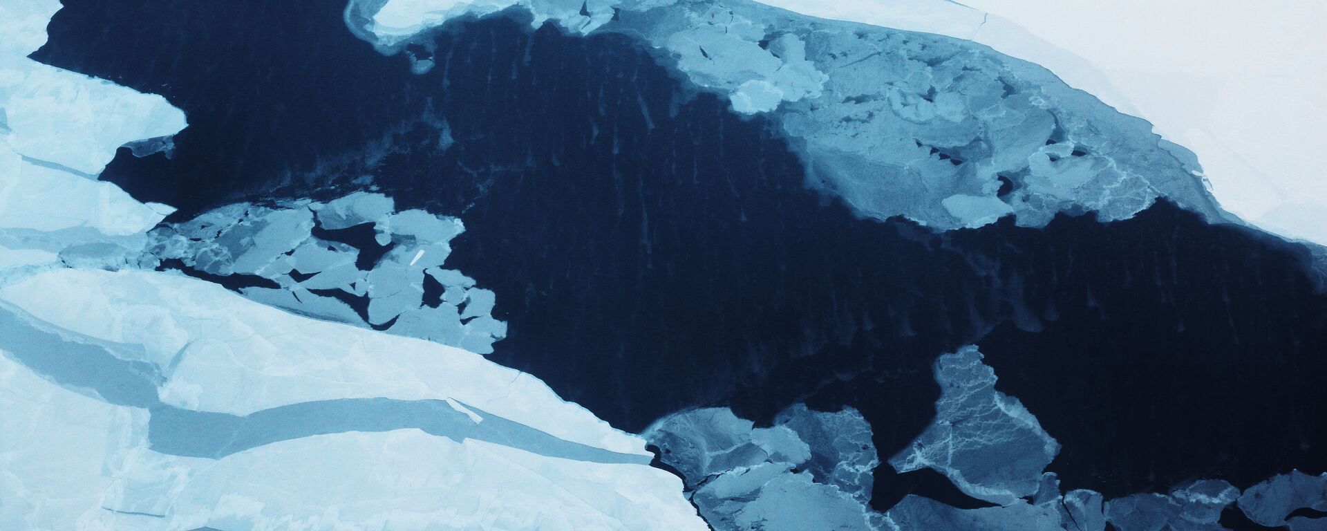 Fissura de gelo no Oceano Ártico - Sputnik Brasil, 1920, 06.12.2021