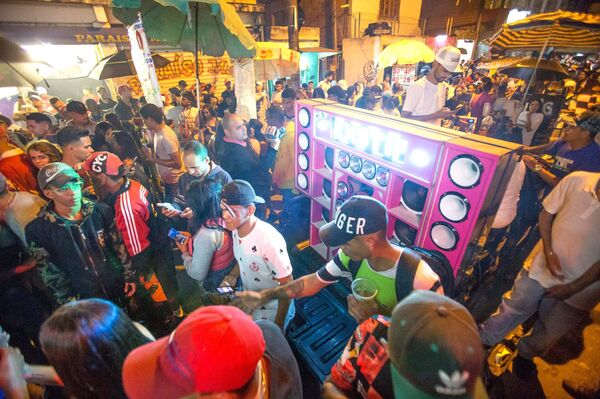 De ovacionado a 'pisoteado': por que o funk ainda segue 'criminalizado' no Brasil? - Sputnik Brasil