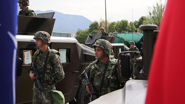 Soldados do Exército da Albânia em Tirana, capital do país balcânico - Sputnik Brasil