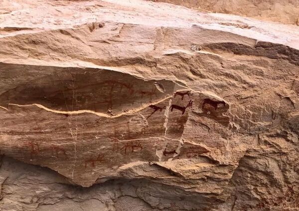 Caverna com pinturas rupestres é descoberta por acidente no Egito (FOTOS) - Sputnik Brasil