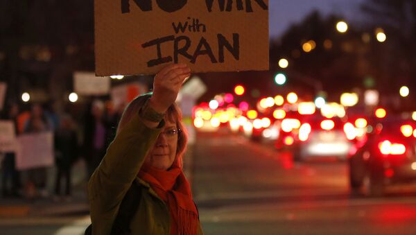 Protestos contra ações militares dos EUA no Irã, Califórnia, 9 de janeiro de 2020 - Sputnik Brasil