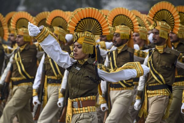 Soldados da Força Federal de Segurança Industrial (CISF) participam de desfile militar no Dia da Índia
 - Sputnik Brasil