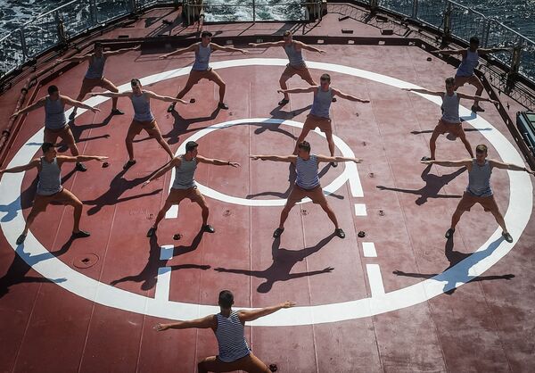 Cadetes são flagrados durante exercícios a bordo do navio Admiral Vladimirsky
 - Sputnik Brasil