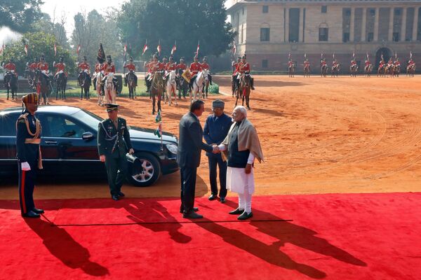 Acordos fechados por Bolsonaro na Índia favorecem mais o agronegócio, diz especialista  - Sputnik Brasil