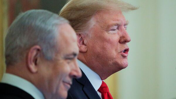  O presidente dos EUA, Donald Trump, o primeiro-ministro de Israel, Benjamin Netanyahu, durante coletiva de imprensa na Casa Branca para discutir o plano de paz para o Oriente Médio proposto por Trump. - Sputnik Brasil