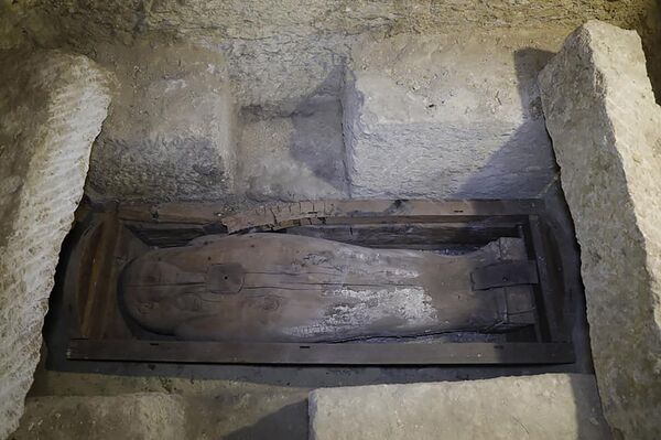 Sarcófagos de sacerdotes de faraós são abertos por arqueólogos no Egito (VÍDEO, FOTOS) - Sputnik Brasil