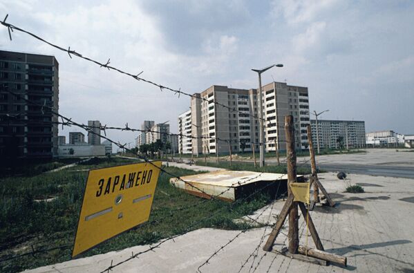 Cercas nas ruas da cidade de Pripyat, na região de Kiev, após o acidente da usina nuclear de Chernobyl em 1986 - Sputnik Brasil