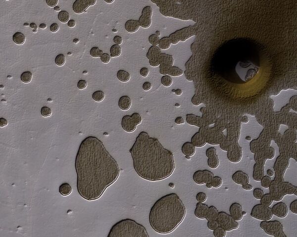 Túnel subterrâneo? NASA descobre 'precipício sem fundo' em superfície de Marte (FOTOS) Túnel subterrâneo? NASA descobre 'precipício sem fundo' em superfície de Marte (FOTOS) - Sputnik Brasil