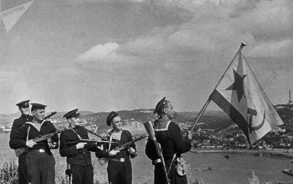 Marinheiros soviéticos em Port Arthur, na China, em outubro de 1945 - Sputnik Brasil