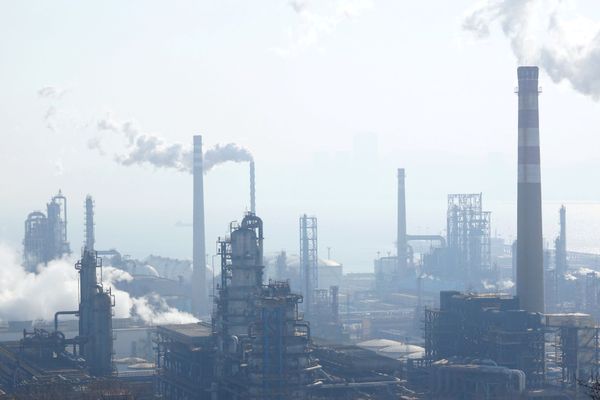 Por que consumo de petróleo está diminuindo na China? Cientista político explica Por que consumo de petróleo está diminuindo na China? Cientista político explica - Sputnik Brasil