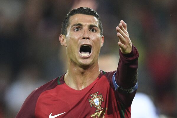 Reação de Cristiano Ronaldo após perder um pênalti - Sputnik Brasil