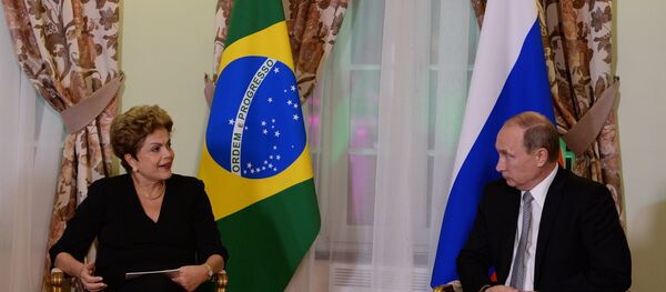 A presidenta do Brasil, Dilma Rousseff, em encontro com o chefe de Estado da Rússia, Vladimir Putin - Sputnik Brasil