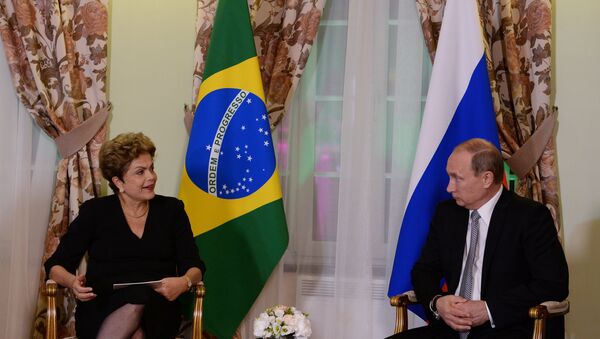 A presidenta do Brasil, Dilma Rousseff, em encontro com o chefe de Estado da Rússia, Vladimir Putin - Sputnik Brasil