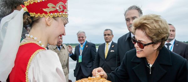 Presidenta Dilma Rousseff durante sua chegada a Rússia para VII Cúpula do BRICS Presidenta Dilma Rousseff durante sua chegada a Rússia para VII Cúpula do BRICS - Sputnik Brasil
