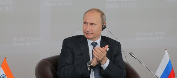 Vladimir Putin durante a reunião com os membros do Conselho Empresarial do BRICS Vladimir Putin durante a reunião com os membros do Conselho Empresarial do BRICS - Sputnik Brasil
