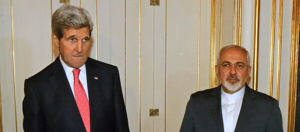 Secretário do Estado dos EUA John Kerry com chanceler iraniano Mohammad Javad Zarif durante negociações sobre o programa nuclear iraniano - Sputnik Brasil