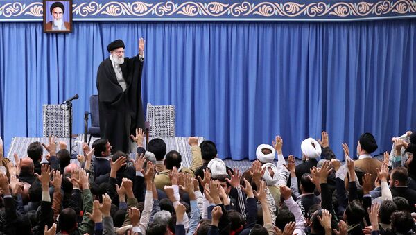 Supremo líder do Irã, Aiatolá Ali Khamenei, durante evento em Teerã, em 5 de fevereiro de 2020 - Sputnik Brasil