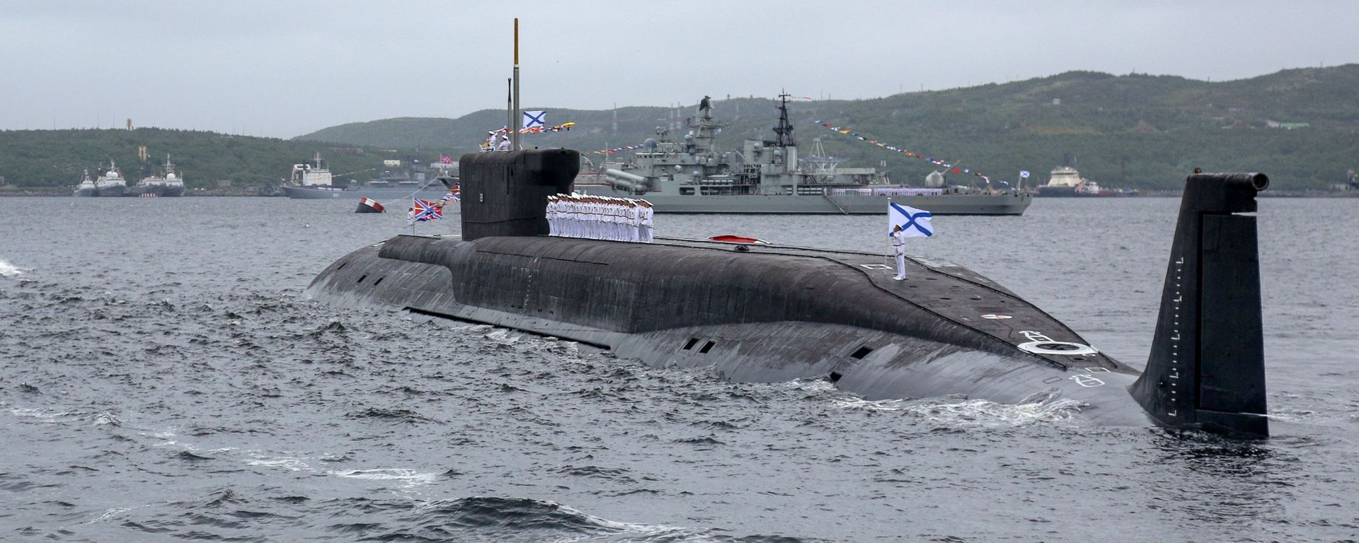 Submarino russo Yuri Dolgoruky durante celebração naval em Severomorsk (foto de arquivo) - Sputnik Brasil, 1920, 30.08.2026