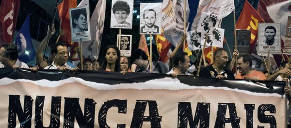 Manifestação realizada no Rio de Janeiro em 2014 contra a opressão do regime militar brasileiro, 50 anos após o golpe de 1964 - Sputnik Brasil
