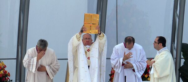 Papa Francisco em visita ao Brasil durante a Jornada Mundial da Juventude de 2013 - Sputnik Brasil