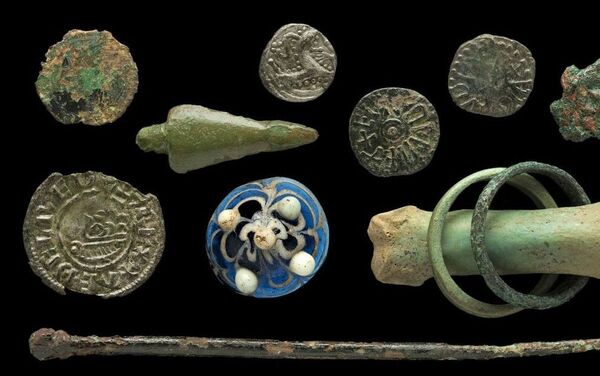Peças de jogo de tabuleiro viking encontrada em ilha britânica - Sputnik Brasil