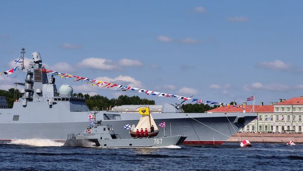 Fragata Admiral Kasatonov durante ensaio de parada naval do Dia da Marinha da Rússia (foto de arquivo) - Sputnik Brasil