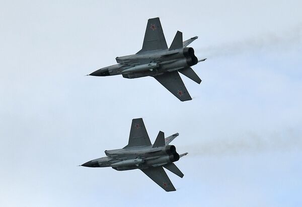 Caça russo MiG-31 intercepta avião de reconhecimento da Noruega no mar de Barents - Sputnik Brasil