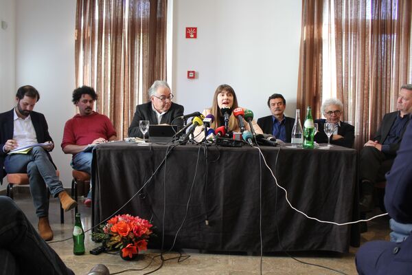 Em defesa de hacker do Luanda Leaks, jornalistas avaliam momento 'perigoso' no Brasil - Sputnik Brasil