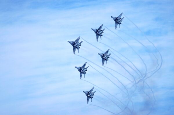 'Piloto comum não pode voar aqui': major relata desafios de voar em lendária esquadrilha russa 'Piloto comum não pode voar aqui': major relata desafios de voar em lendária esquadrilha russa - Sputnik Brasil