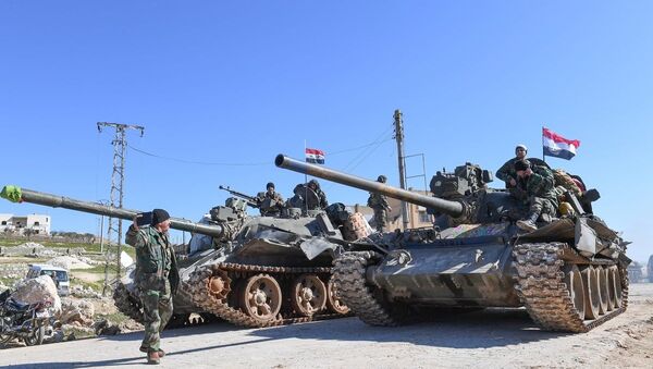 Tropas do Exército sírio em tanques avançando pela província de Aleppo (foto de arquivo) - Sputnik Brasil