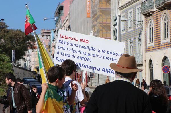 Em 1ª votação, Portugal aprova descriminalização da eutanásia Em 1ª votação, Portugal aprova descriminalização da eutanásia - Sputnik Brasil