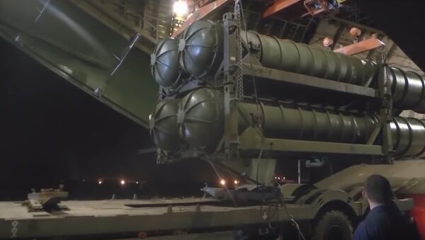 Imagem do sistema de mísseis russos S-300 sendo entregue às forças sírias (arquivo) - Sputnik Brasil