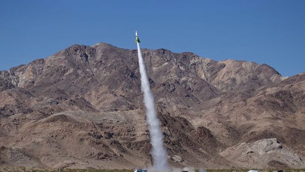 Americano Mike Hughes lançando-se em foguete em março de 2018, no deserto americano de Mojave (foto de arquivo) - Sputnik Brasil