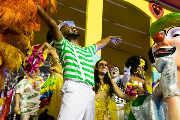 Marta é homenageada no 2º dia de desfiles do carnaval carioca Marta é homenageada no 2º dia de desfiles do carnaval carioca - Sputnik Brasil