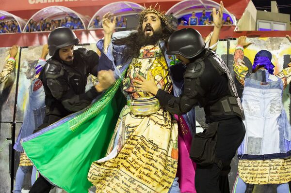 Jesus negro, pobre e alvo da polícia é destaque na Sapucaí - Sputnik Brasil