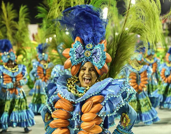 Passista da Viradouro durante desfile do Grupo Especial no carnaval de 2020. - Sputnik Brasil