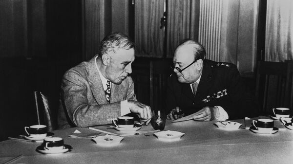 Presidente, Franklin D. Roosevelt, à esquerda com o Primeiro-Ministro, Winston Churchill - Sputnik Brasil