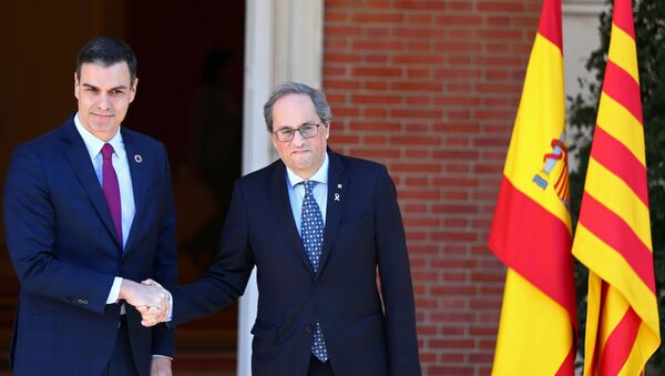 O chefe de governo espanhol, Pedro Sánchez, e o lider catalão Quim Torra - Sputnik Brasil