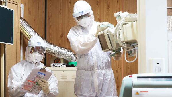 Funcionários médicos em hospital de Suwon, Coreia do Sul - Sputnik Brasil