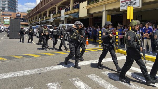Grupo de elite da polícia chega ao shopping de Manila, nas Filipinas - Sputnik Brasil